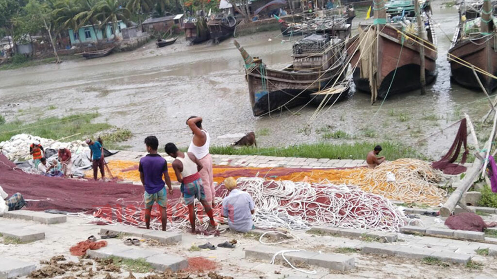 সাগরে মাছ ধরায় ৬৫ দিনের নিষেধাজ্ঞা