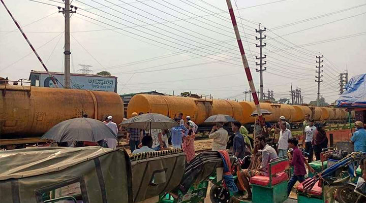 মিরসরাইয়ে মালবাহী ট্রেনের ইঞ্জিন বিকল